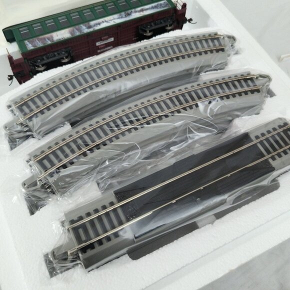 Thomas Kinkade's Christmas Express Hawthorne Village COMBINE CAR W/ TRACKS 1:48 - Picture 2 of 8